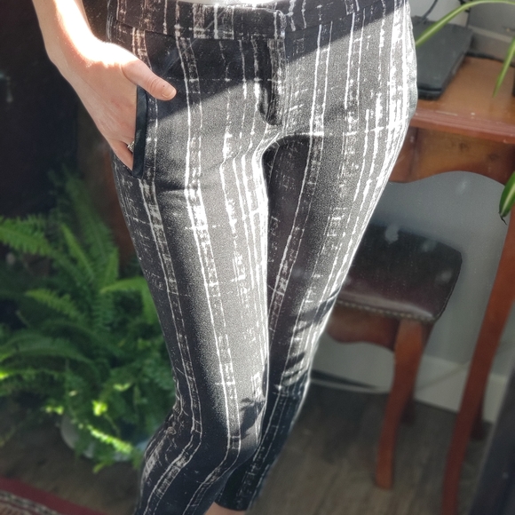 Banana Republic Sloan Capri - Picture 2 of 7